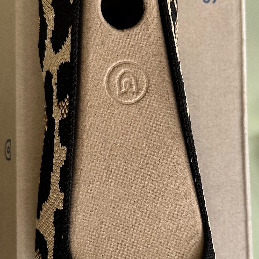 Size 8.5 Rothy’s The Flat Desert Cat Print - Picture 3 of 4